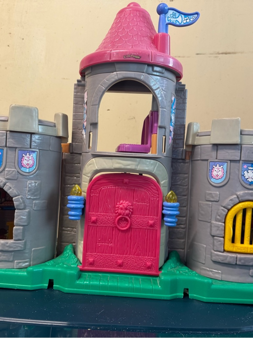 AS IS - Lil Kingdom Little People Castle